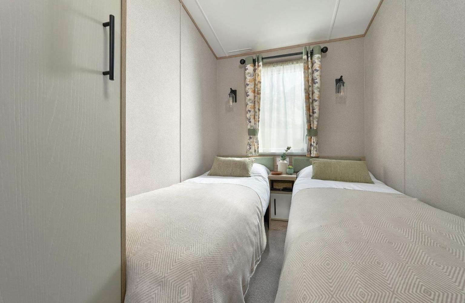 Emma'S Oasis 2-Bedroom Caravan At Durdle Door Sleeps 4 West Lulworth Exteriér fotografie